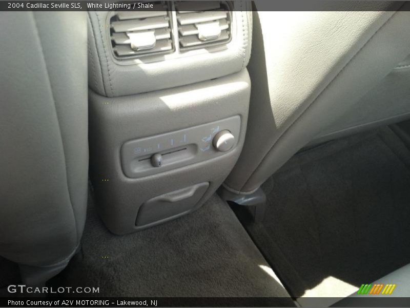White Lightning / Shale 2004 Cadillac Seville SLS