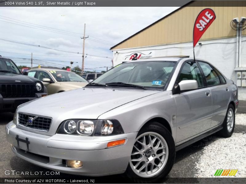Silver Metallic / Light Taupe 2004 Volvo S40 1.9T