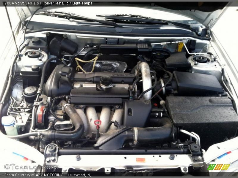 Silver Metallic / Light Taupe 2004 Volvo S40 1.9T