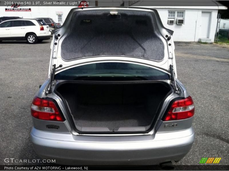 Silver Metallic / Light Taupe 2004 Volvo S40 1.9T