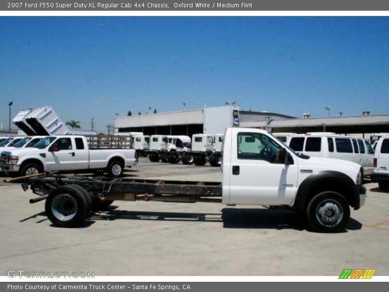 Oxford White / Medium Flint 2007 Ford F550 Super Duty XL Regular Cab 4x4 Chassis