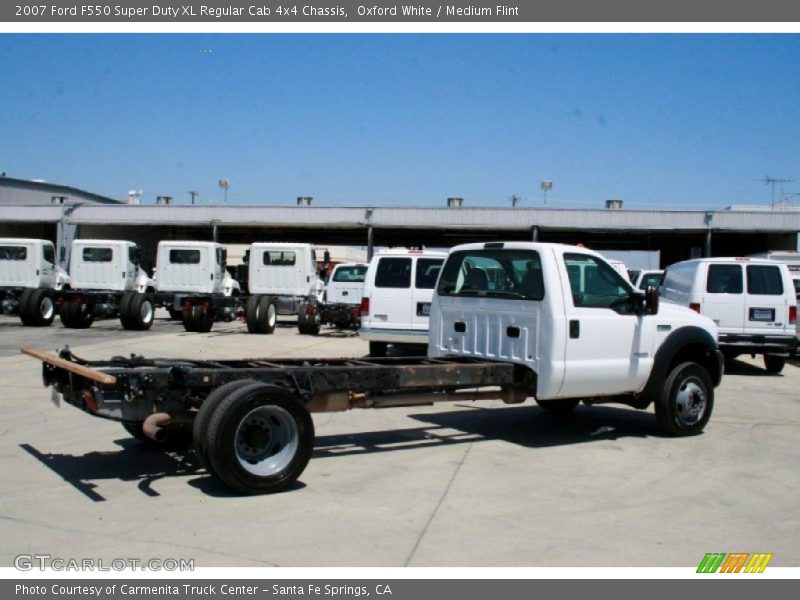 Oxford White / Medium Flint 2007 Ford F550 Super Duty XL Regular Cab 4x4 Chassis
