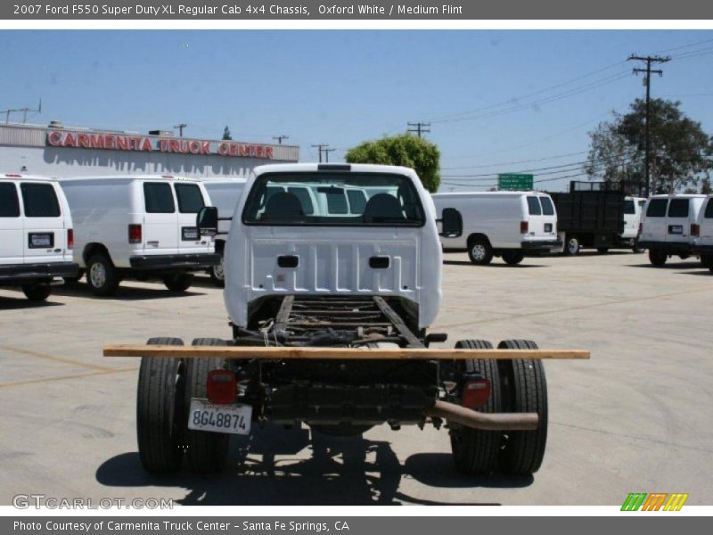 Oxford White / Medium Flint 2007 Ford F550 Super Duty XL Regular Cab 4x4 Chassis