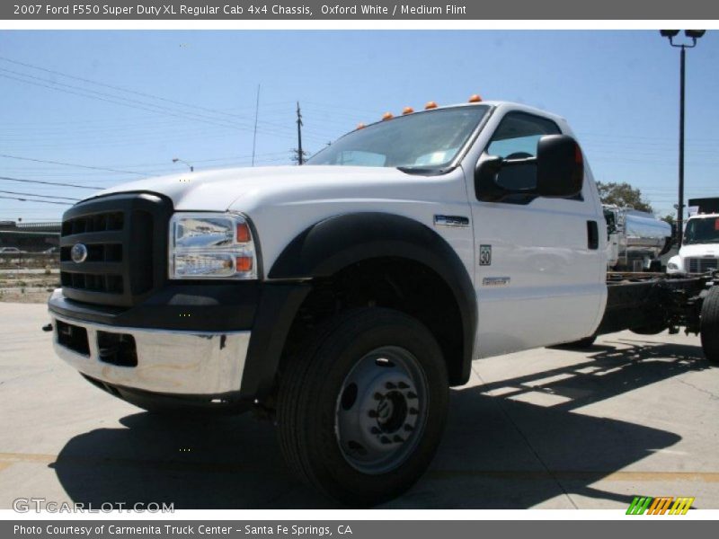 Oxford White / Medium Flint 2007 Ford F550 Super Duty XL Regular Cab 4x4 Chassis