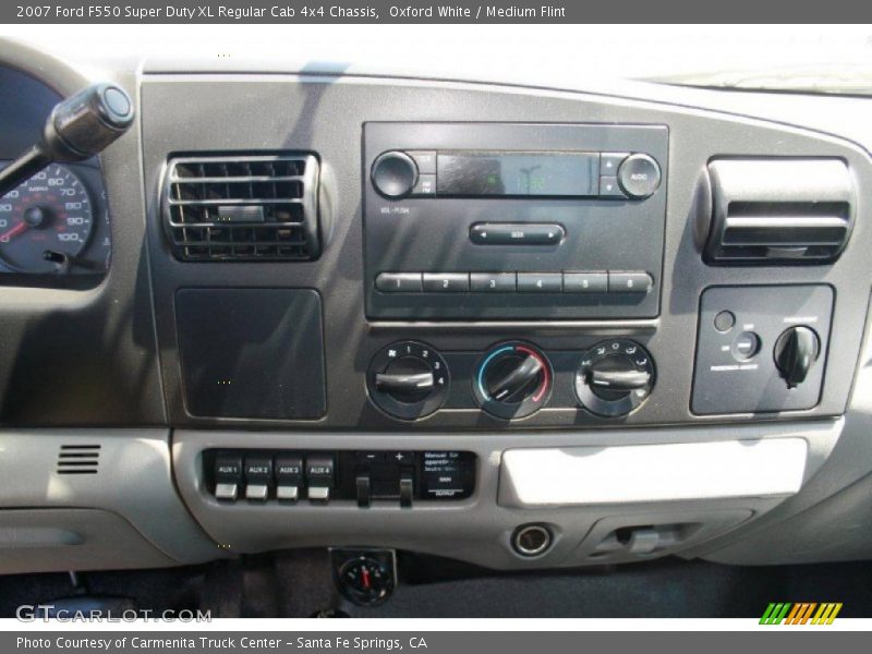 Oxford White / Medium Flint 2007 Ford F550 Super Duty XL Regular Cab 4x4 Chassis