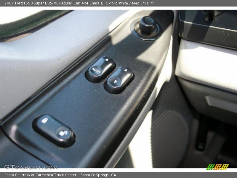Oxford White / Medium Flint 2007 Ford F550 Super Duty XL Regular Cab 4x4 Chassis