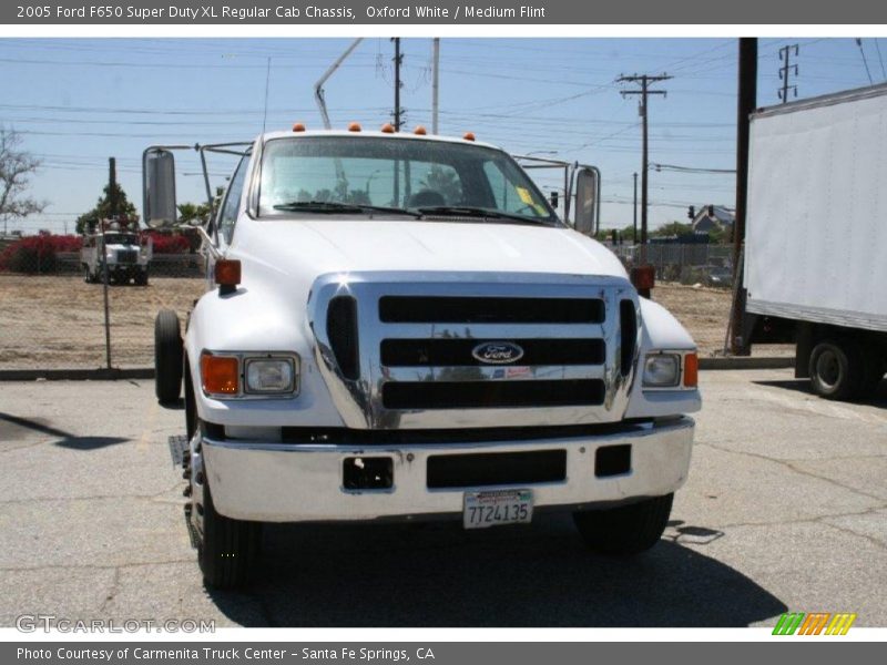 Oxford White / Medium Flint 2005 Ford F650 Super Duty XL Regular Cab Chassis