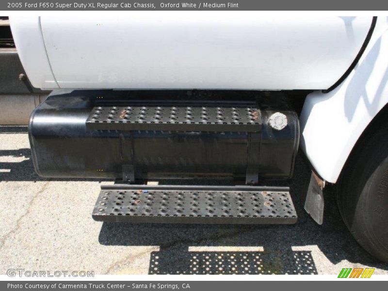 Oxford White / Medium Flint 2005 Ford F650 Super Duty XL Regular Cab Chassis