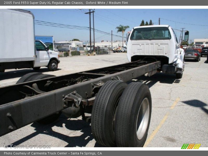 Oxford White / Medium Flint 2005 Ford F650 Super Duty XL Regular Cab Chassis