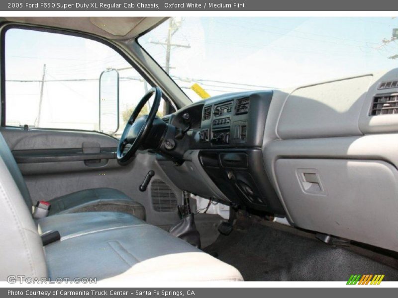 Oxford White / Medium Flint 2005 Ford F650 Super Duty XL Regular Cab Chassis