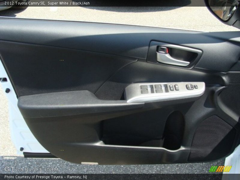 Super White / Black/Ash 2012 Toyota Camry SE
