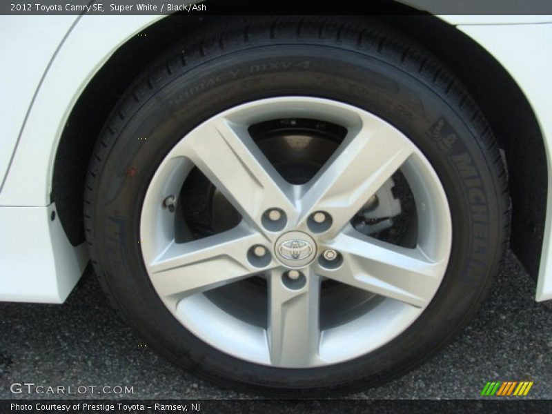 Super White / Black/Ash 2012 Toyota Camry SE