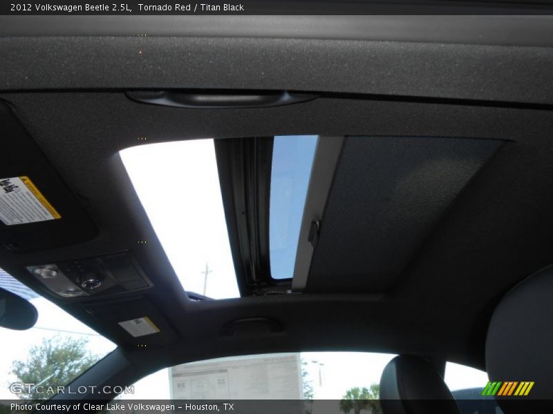 Tornado Red / Titan Black 2012 Volkswagen Beetle 2.5L