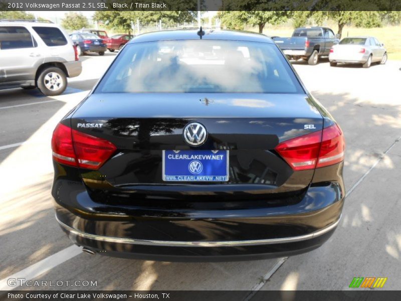 Black / Titan Black 2012 Volkswagen Passat 2.5L SEL