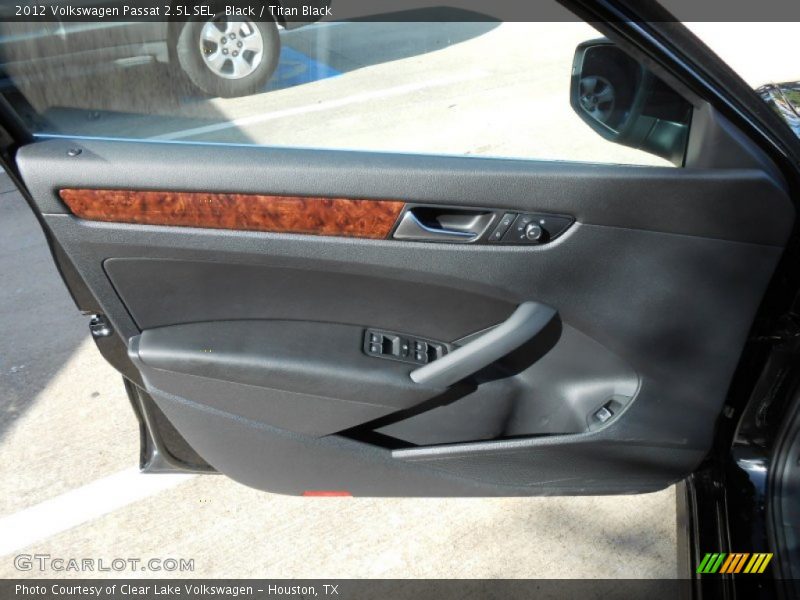 Black / Titan Black 2012 Volkswagen Passat 2.5L SEL