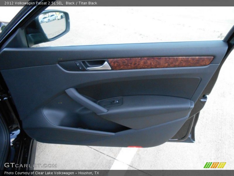 Black / Titan Black 2012 Volkswagen Passat 2.5L SEL