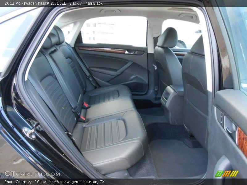 Black / Titan Black 2012 Volkswagen Passat 2.5L SEL