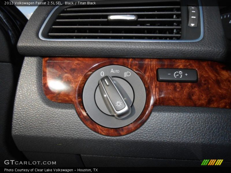 Black / Titan Black 2012 Volkswagen Passat 2.5L SEL