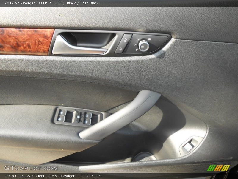 Black / Titan Black 2012 Volkswagen Passat 2.5L SEL