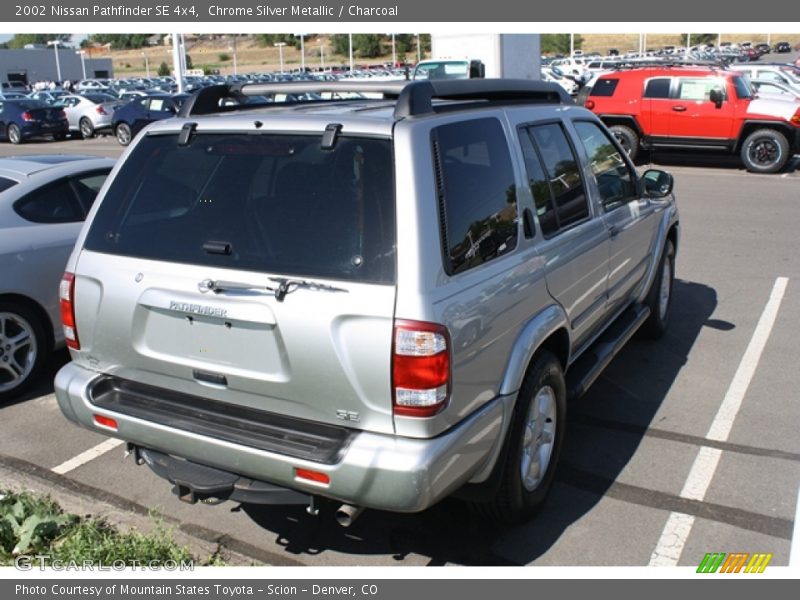 Chrome Silver Metallic / Charcoal 2002 Nissan Pathfinder SE 4x4