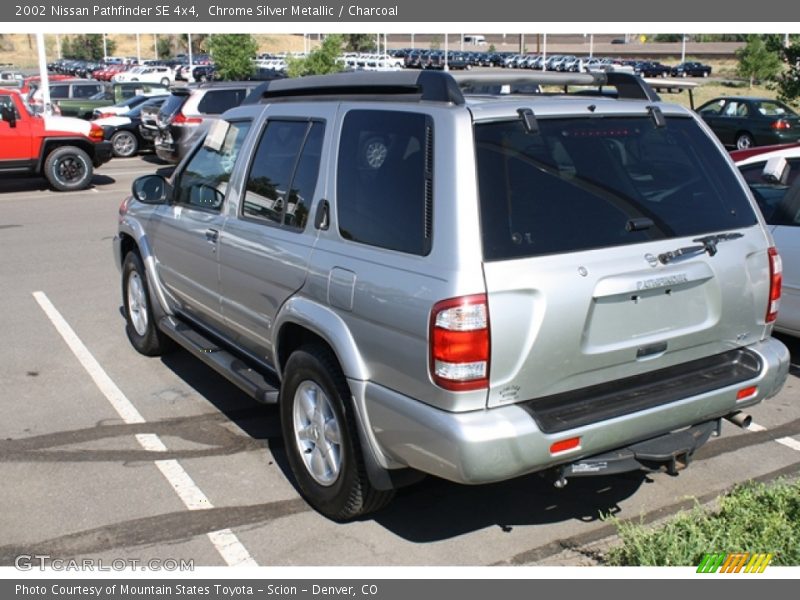 Chrome Silver Metallic / Charcoal 2002 Nissan Pathfinder SE 4x4
