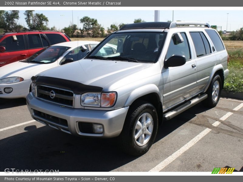 Chrome Silver Metallic / Charcoal 2002 Nissan Pathfinder SE 4x4