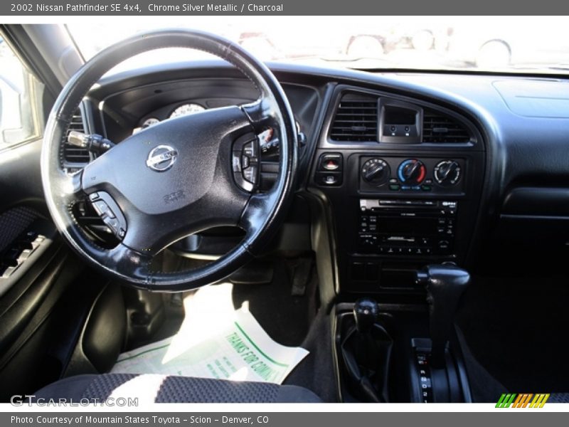 Chrome Silver Metallic / Charcoal 2002 Nissan Pathfinder SE 4x4