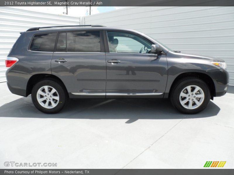 Magnetic Gray Metallic / Ash 2012 Toyota Highlander SE