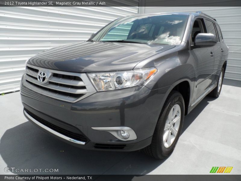 Magnetic Gray Metallic / Ash 2012 Toyota Highlander SE