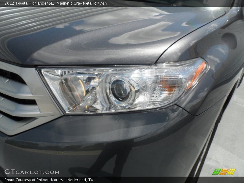 Magnetic Gray Metallic / Ash 2012 Toyota Highlander SE