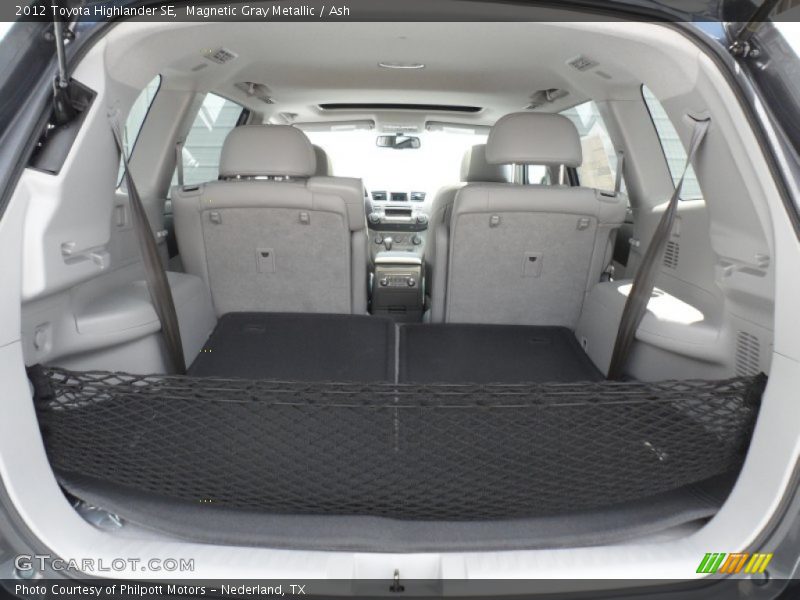 Magnetic Gray Metallic / Ash 2012 Toyota Highlander SE