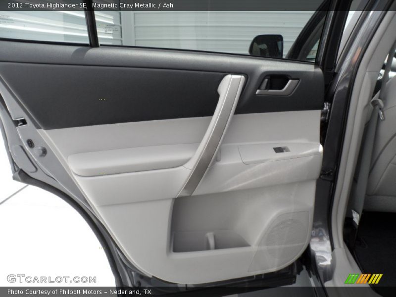 Magnetic Gray Metallic / Ash 2012 Toyota Highlander SE