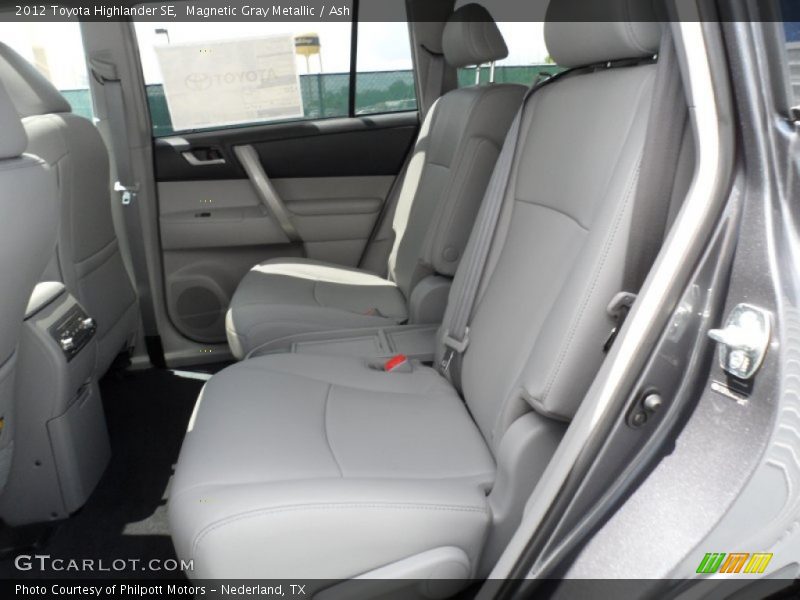 Magnetic Gray Metallic / Ash 2012 Toyota Highlander SE