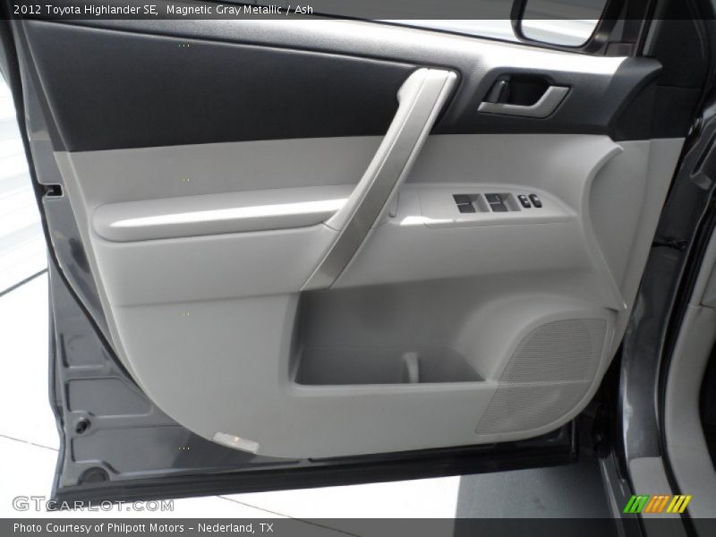 Magnetic Gray Metallic / Ash 2012 Toyota Highlander SE