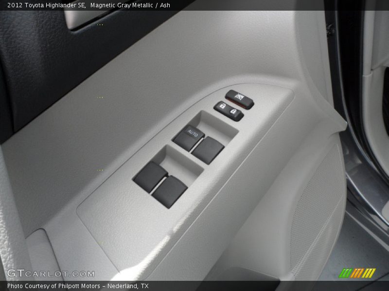 Magnetic Gray Metallic / Ash 2012 Toyota Highlander SE