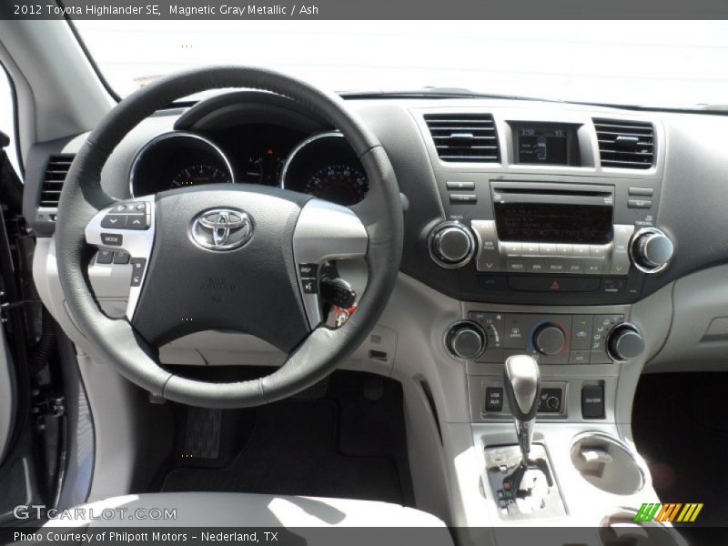 Magnetic Gray Metallic / Ash 2012 Toyota Highlander SE