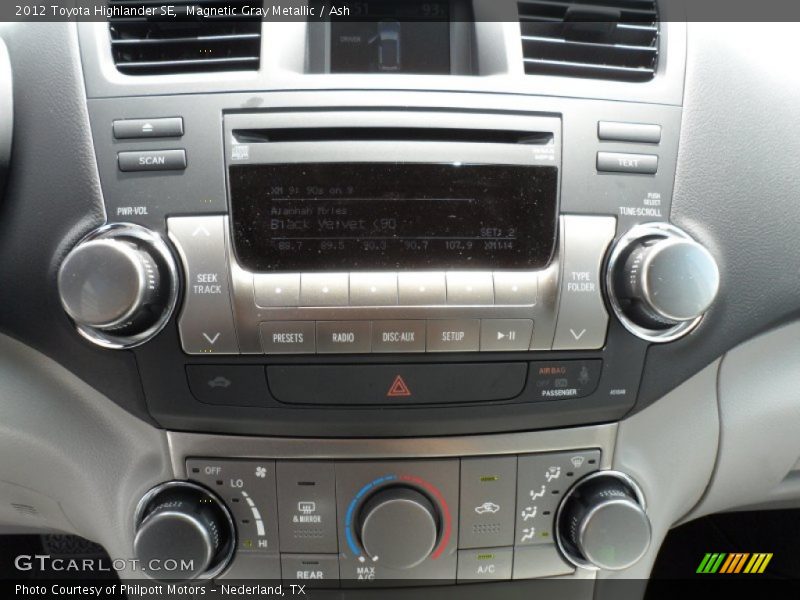 Magnetic Gray Metallic / Ash 2012 Toyota Highlander SE