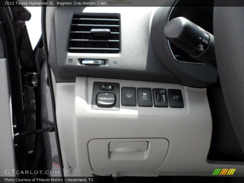 Magnetic Gray Metallic / Ash 2012 Toyota Highlander SE