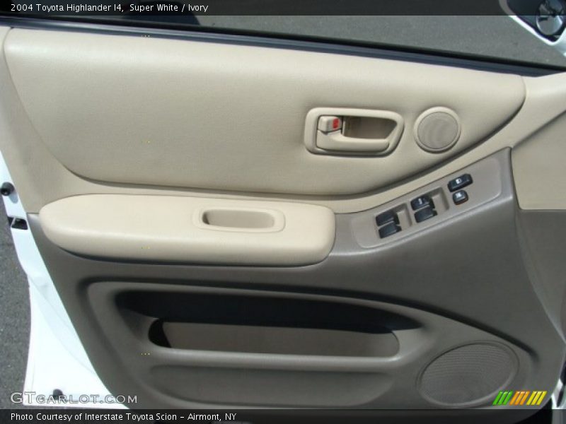 Super White / Ivory 2004 Toyota Highlander I4