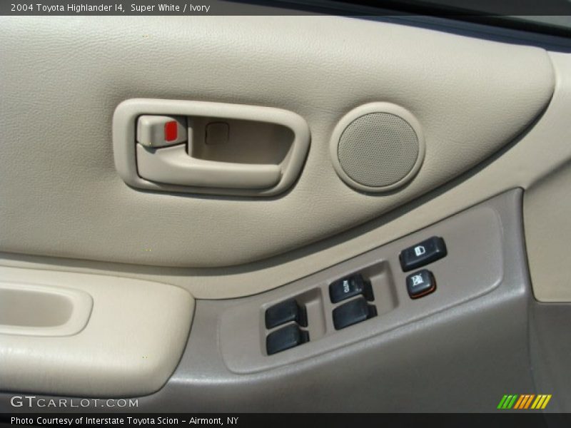 Super White / Ivory 2004 Toyota Highlander I4