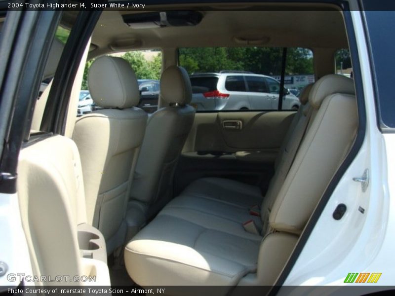 Super White / Ivory 2004 Toyota Highlander I4