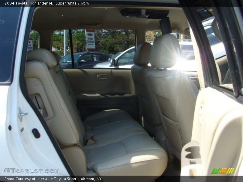 Super White / Ivory 2004 Toyota Highlander I4