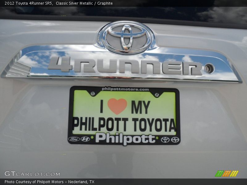 Classic Silver Metallic / Graphite 2012 Toyota 4Runner SR5