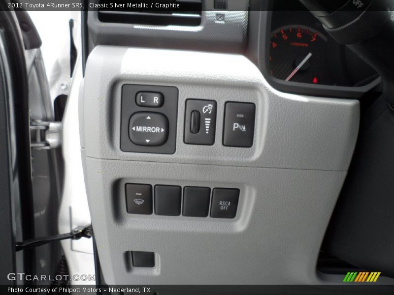 Classic Silver Metallic / Graphite 2012 Toyota 4Runner SR5