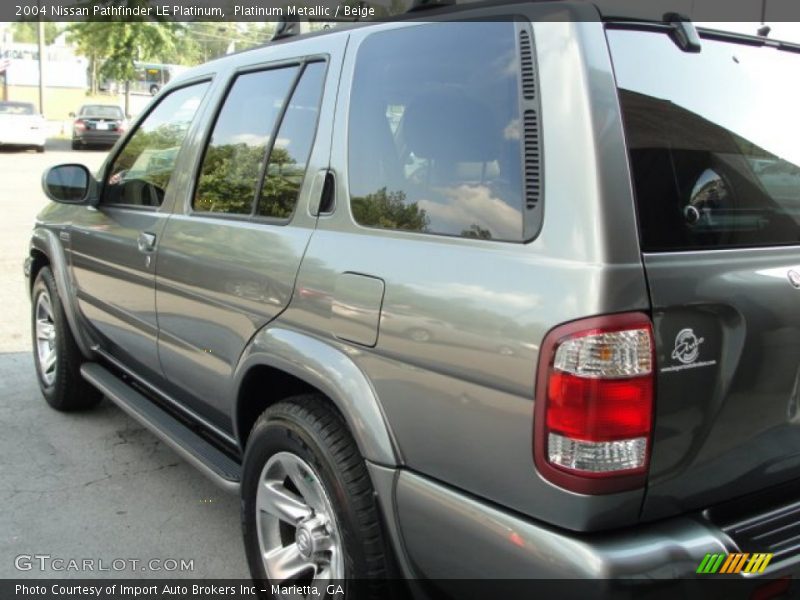 Platinum Metallic / Beige 2004 Nissan Pathfinder LE Platinum