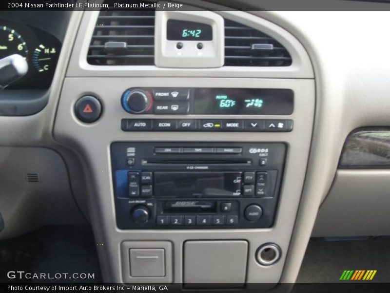 Platinum Metallic / Beige 2004 Nissan Pathfinder LE Platinum