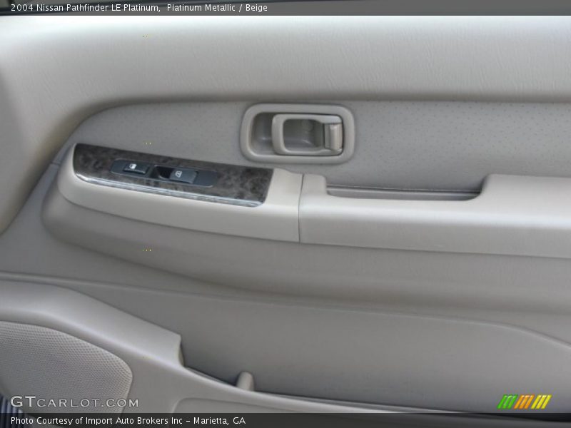 Platinum Metallic / Beige 2004 Nissan Pathfinder LE Platinum