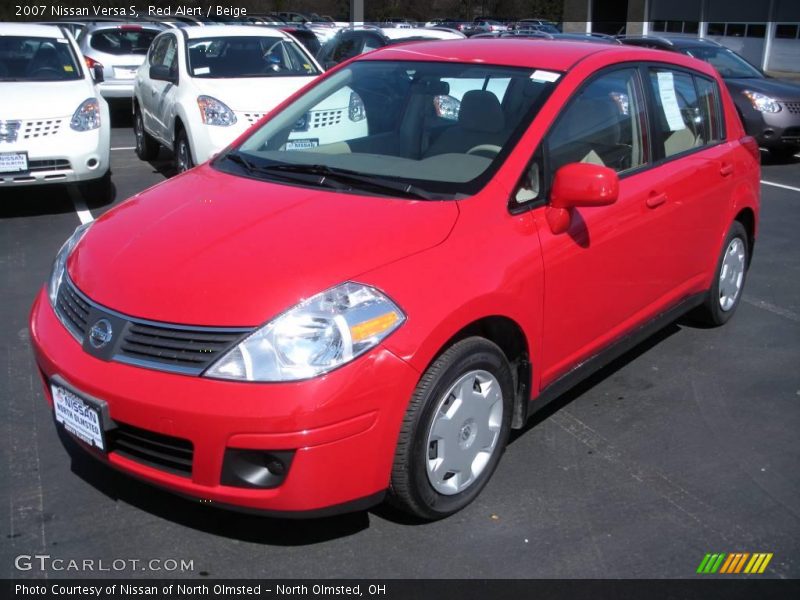 Red Alert / Beige 2007 Nissan Versa S