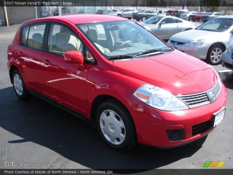 Red Alert / Beige 2007 Nissan Versa S