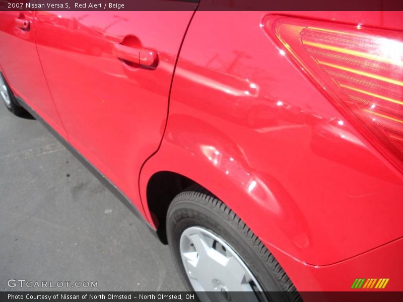 Red Alert / Beige 2007 Nissan Versa S